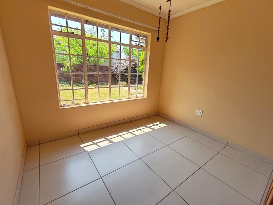 3 Bedroom Property for Sale in Kannoniers Park North West
